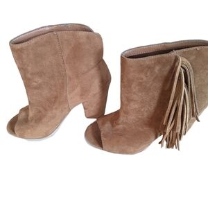 Dolce Vita (DV) Open toe tan leather boots with fringe, size 6